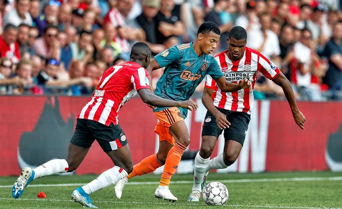 Футбол 3 покажет матч Аякс – ПСВ / Fox Sports