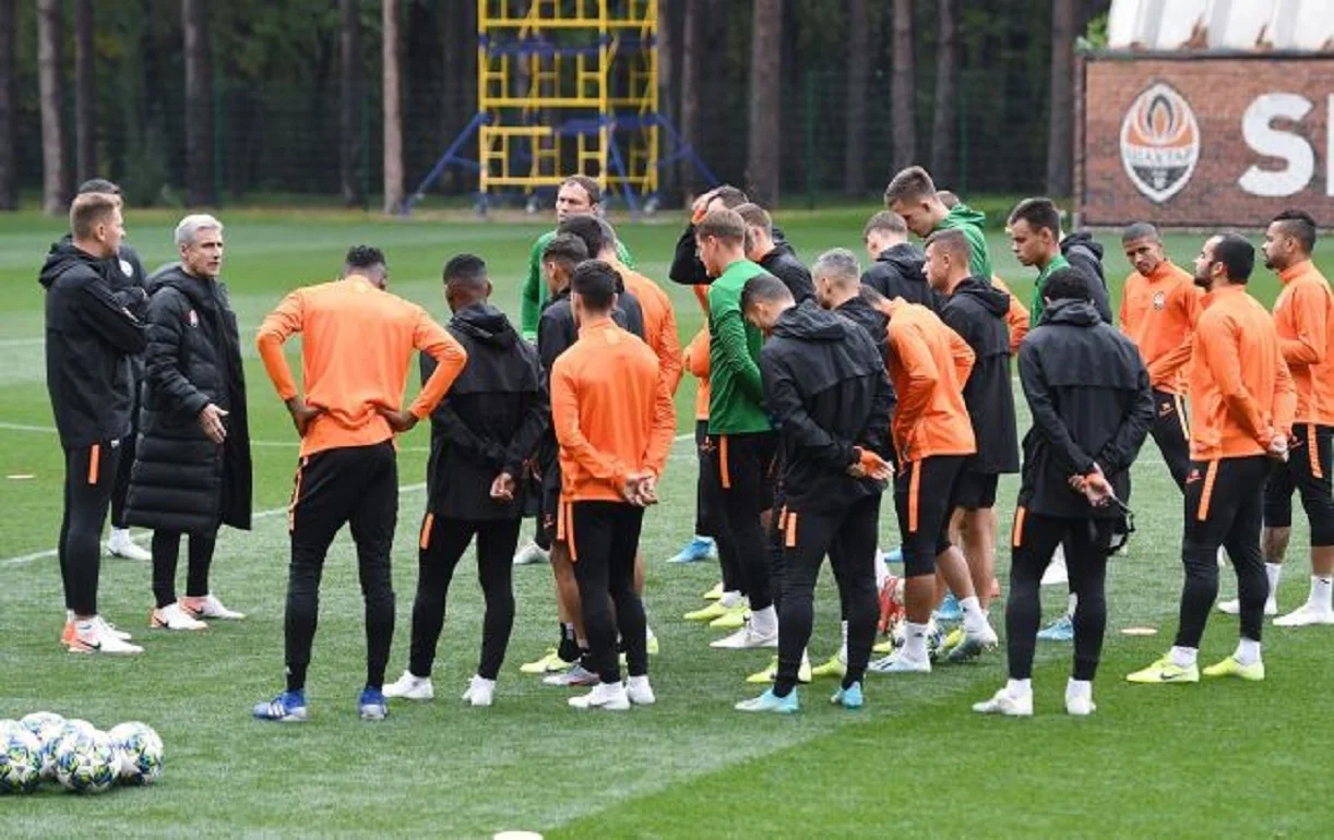 Луїш Каштру з підопічними на тренуванні / Сайт Шахтаря