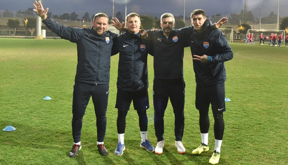 Тренерський штаб Маріуполя: Олександр Бабич – ліворуч / ФК Маріуполь