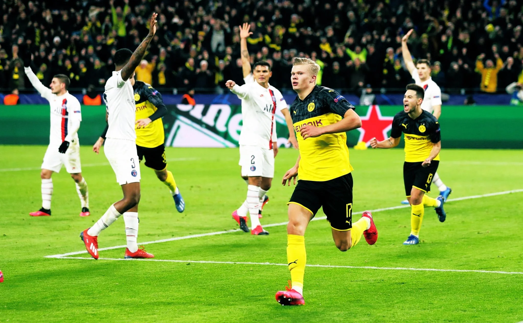 Холанд ставить на коліна Париж