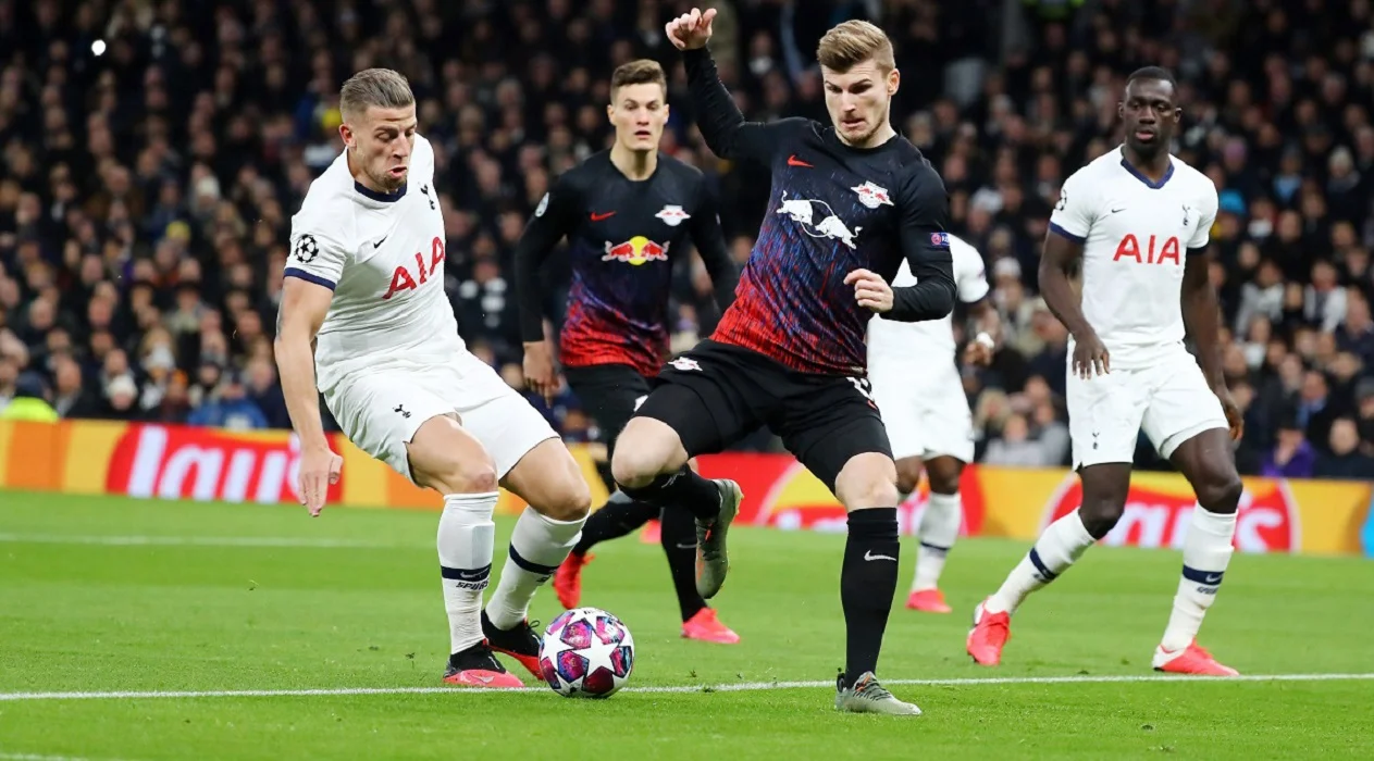 Тімо Вернер (у центрі) в матчі 1/8 фіналу Ліги чемпіонів проти Тоттенхема / Твіттер РБ Лейпциг