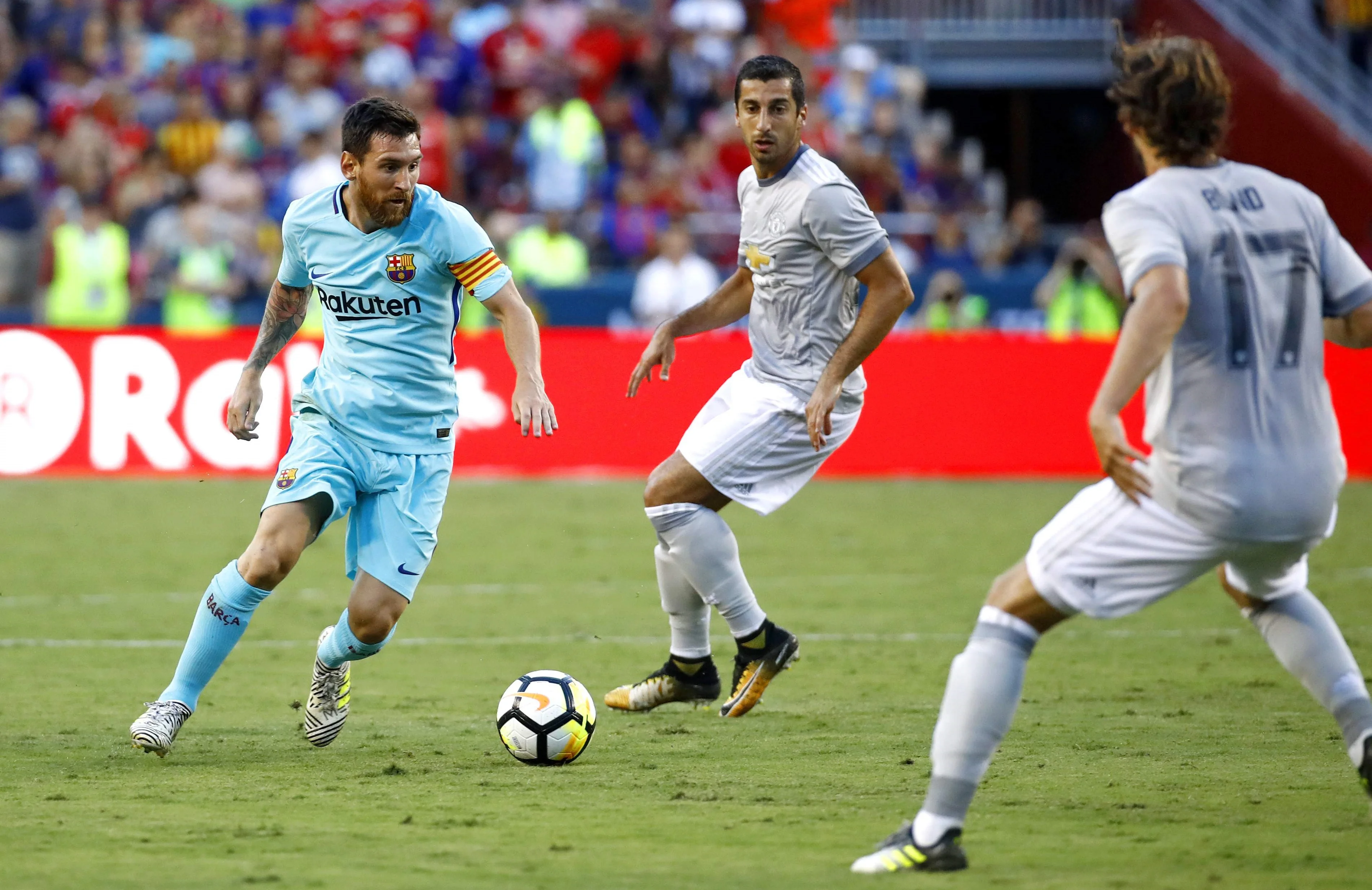 Месси, Мхитарян и Блинд / AP