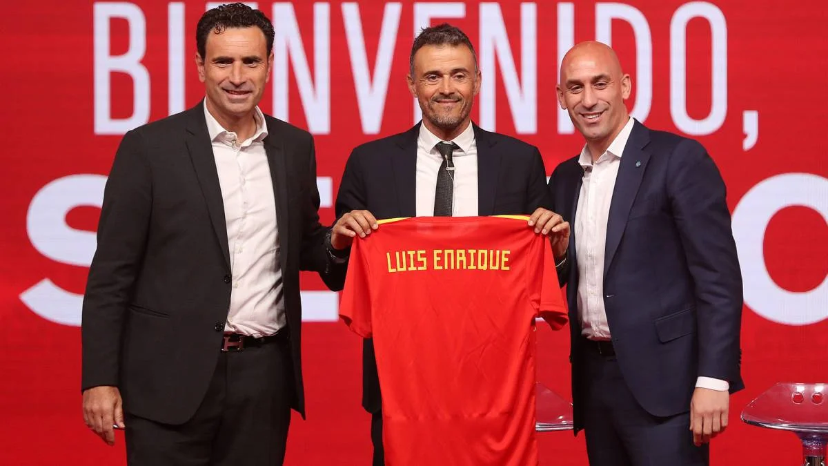 Молина (слева) уважает Украину