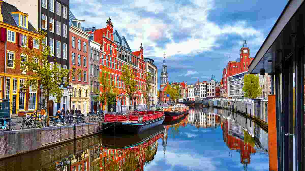 Амстердам на Євро-2020: як доїхати, що подивитися, куди заселитися, де відпочити і як зекономити
