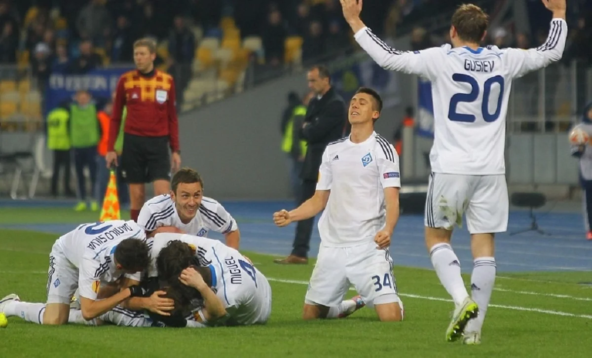 Динамо святкує перемогу над Евертоном / ФК Динамо