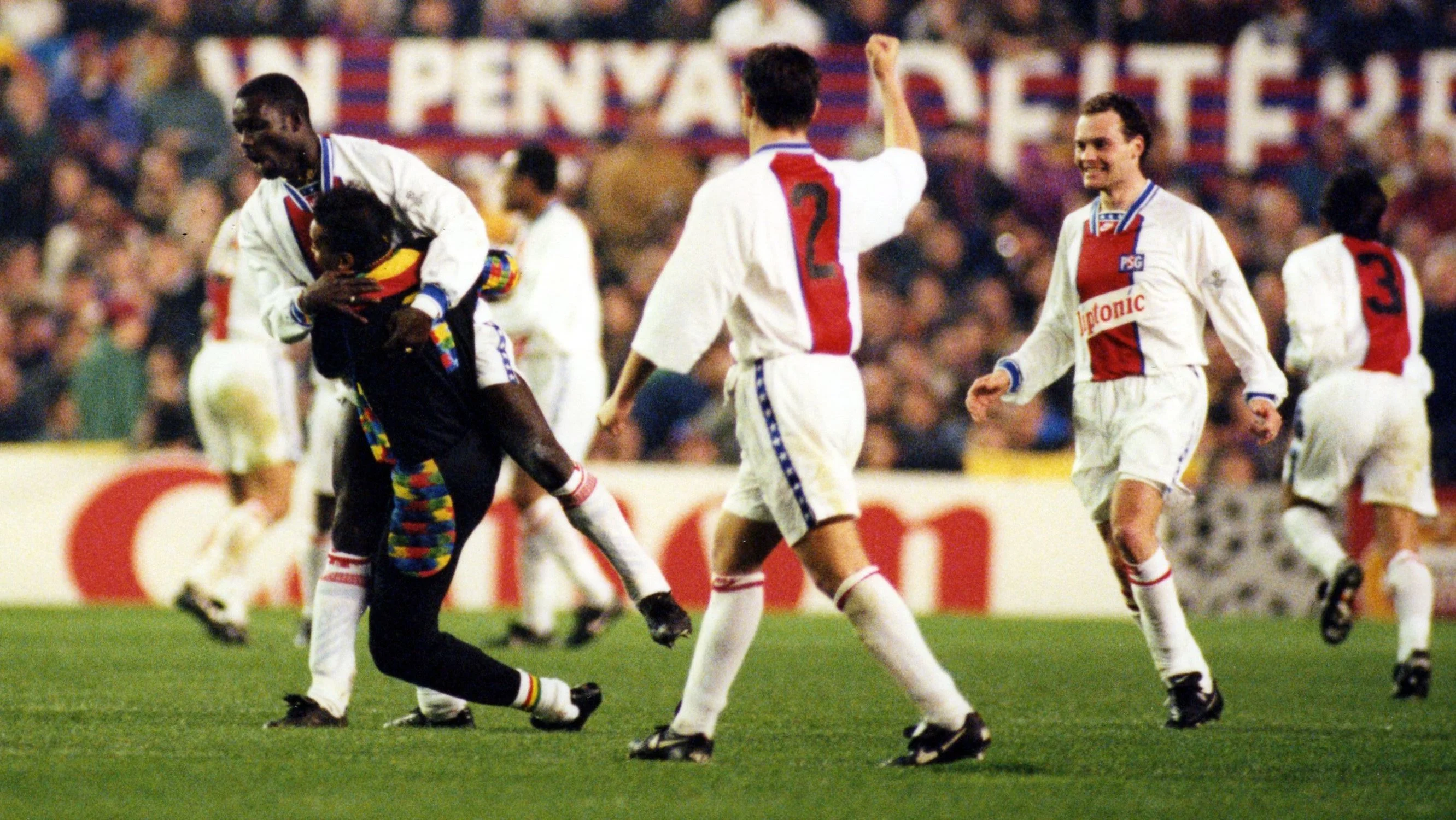 Джордж Веа в обіймах Бернара Лама / Getty Images