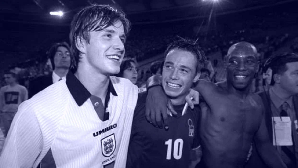 Пригадуєте парубка, який посередині? (відповідь на запитання №2)