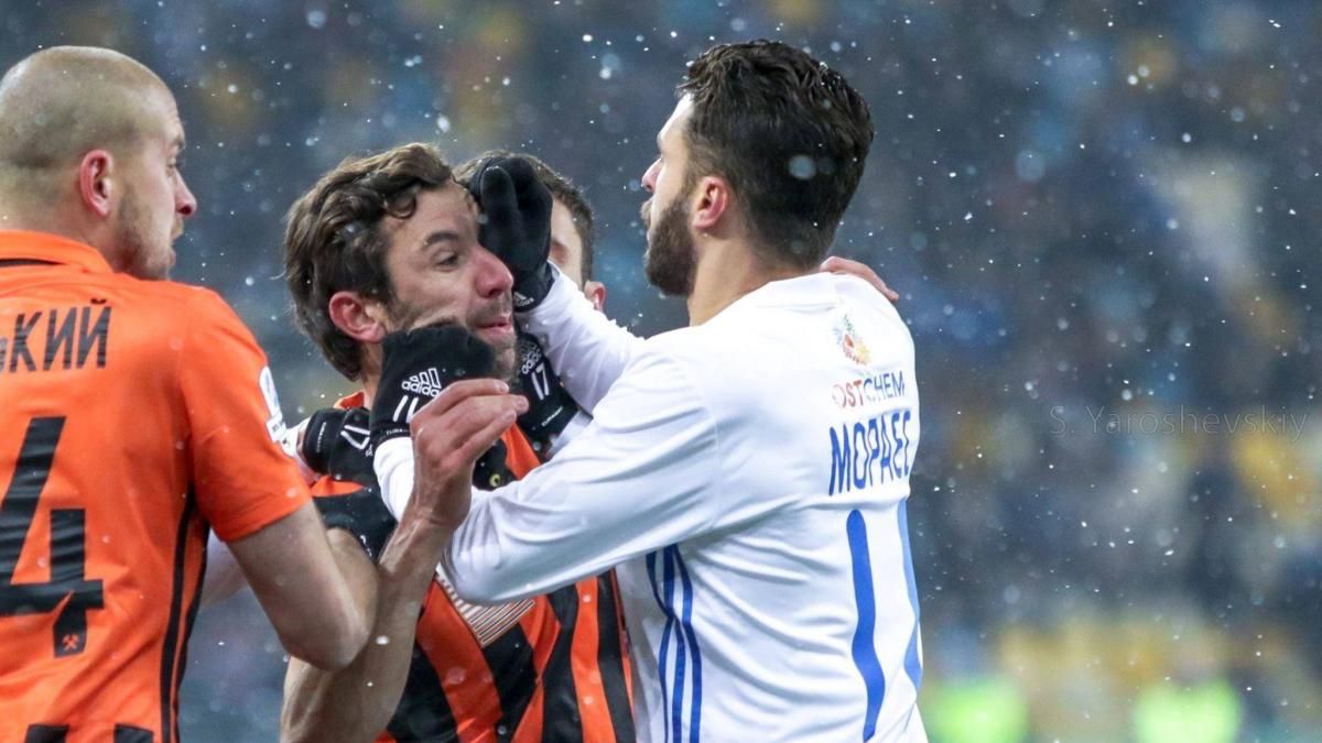 Схватка Мораеса с игроками Шахтера / Фото ФК Шахтер