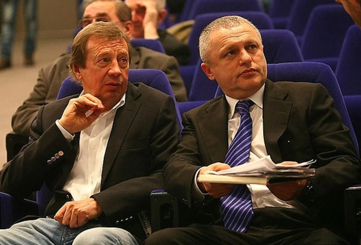 Юрий Семин (слева) не согласен с урезанием зарплат в чемпионате России