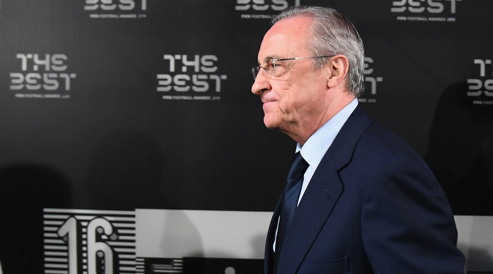 Перес виходить на сцену