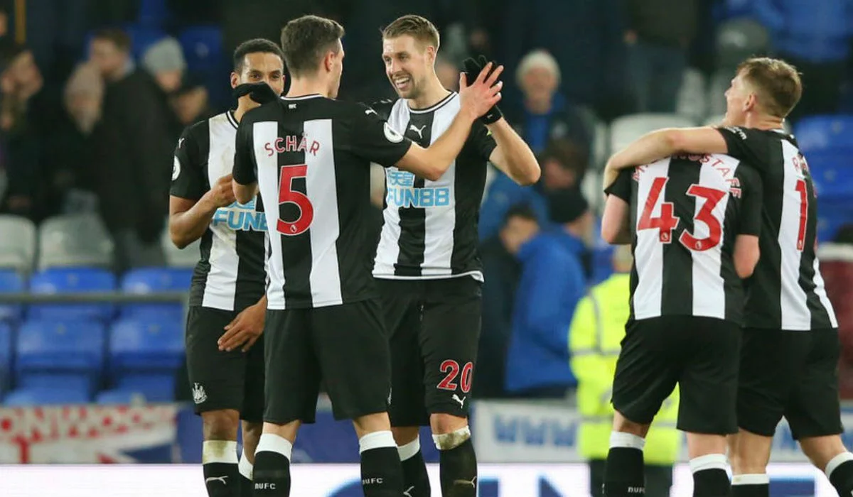 Майк Ешлі продає Ньюкасл / ФК Ньюкасл