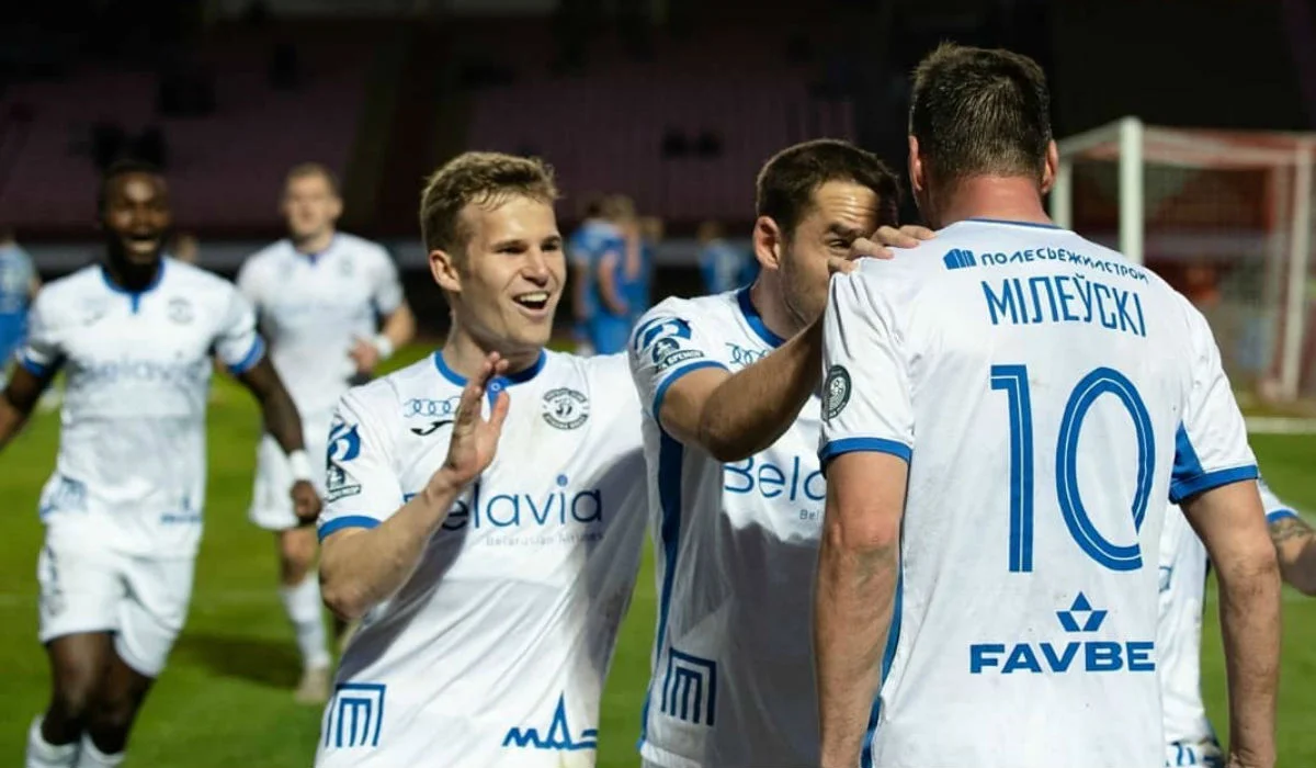 Артем Мілевський з одноклубниками / ФК Динамо Брест