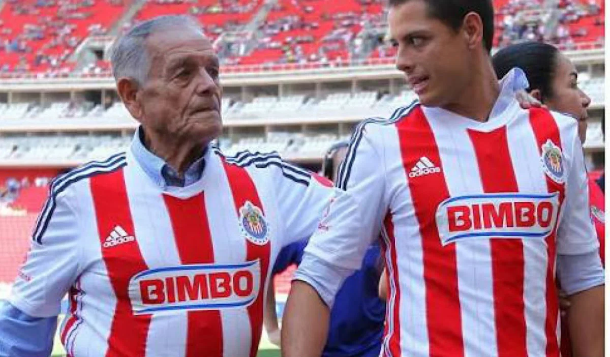 Хавьер Чичарито с дедушкой / фото из открытых источников