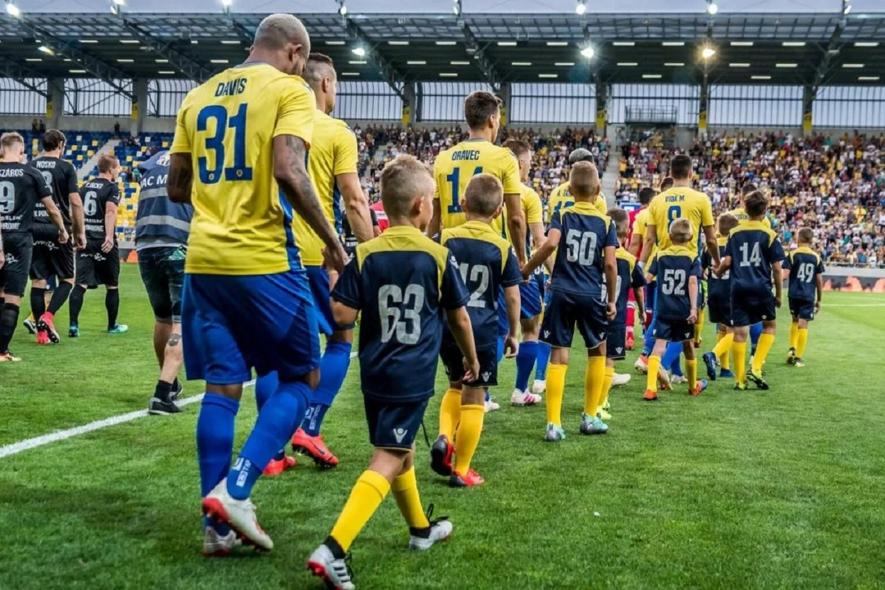 Чеські команди можуть знову вийти на поле / Ma7
