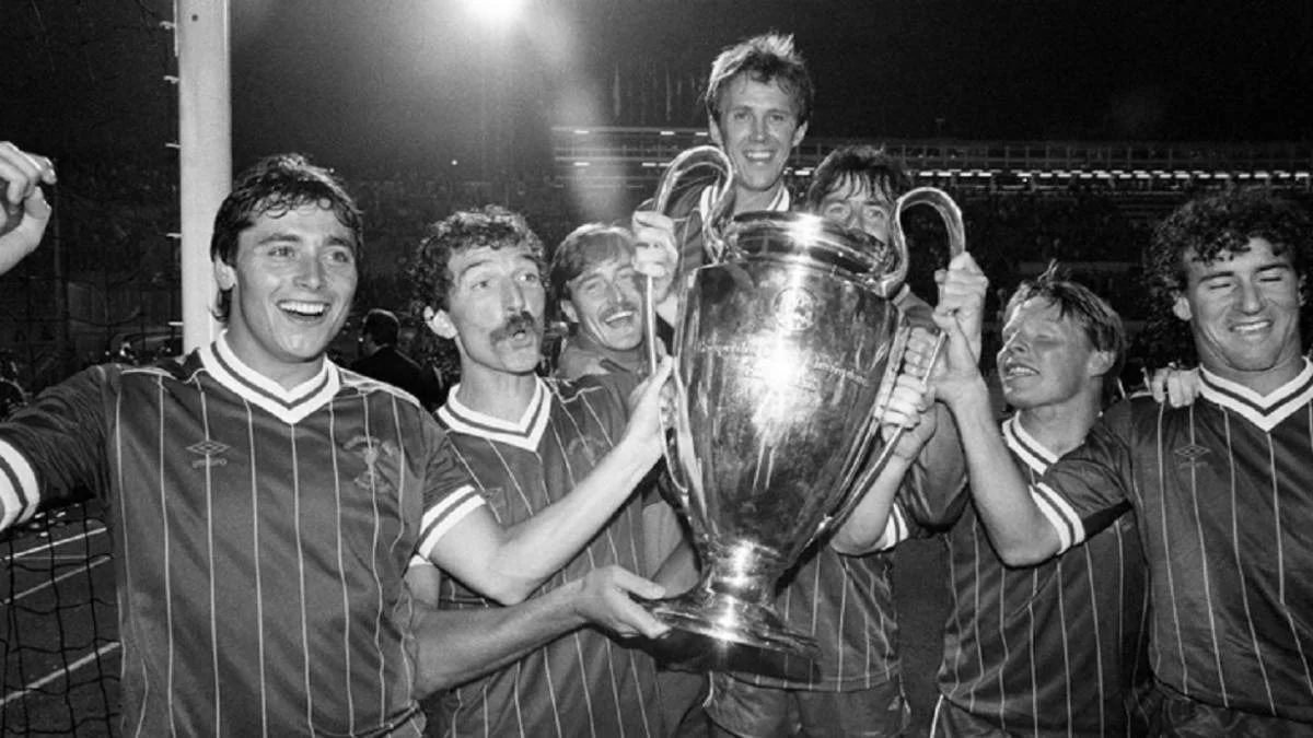 Робінсон (крайній зліва) святкує великий тріумф Ліверпуля