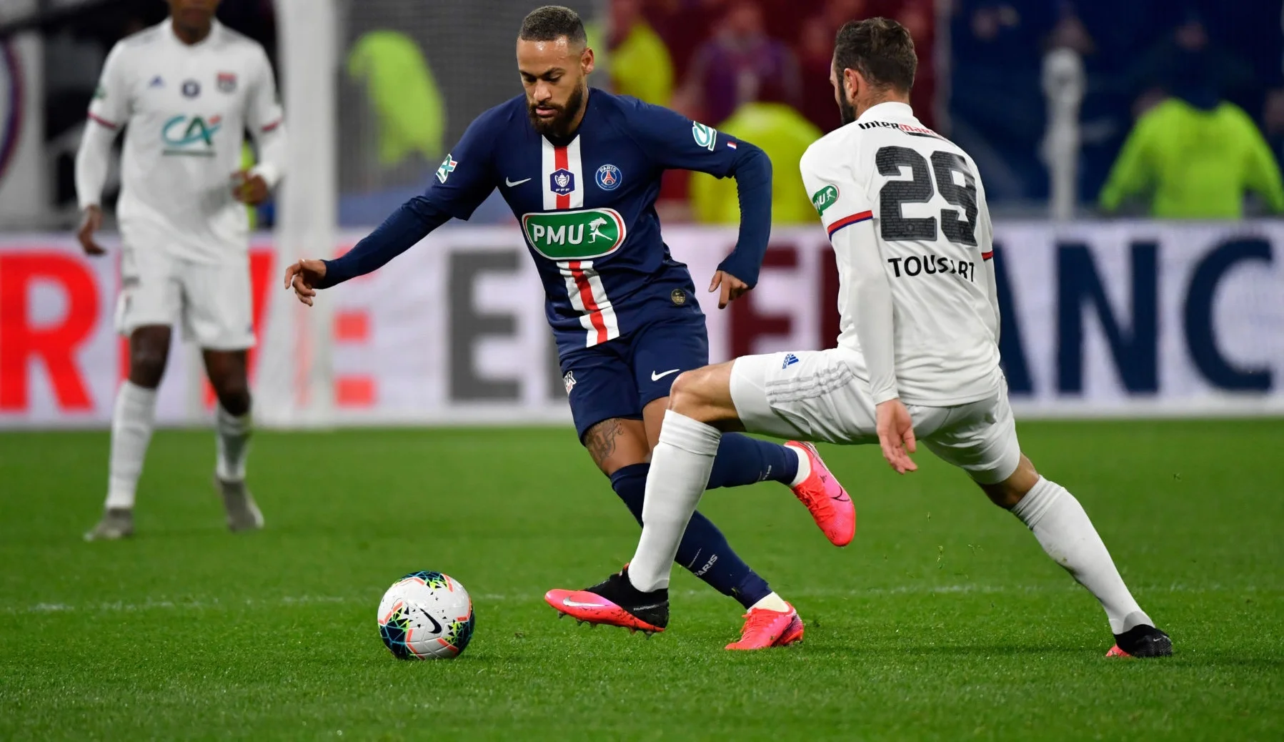 ПСЖ готовится получить титул, а у Лиона только одна возможность