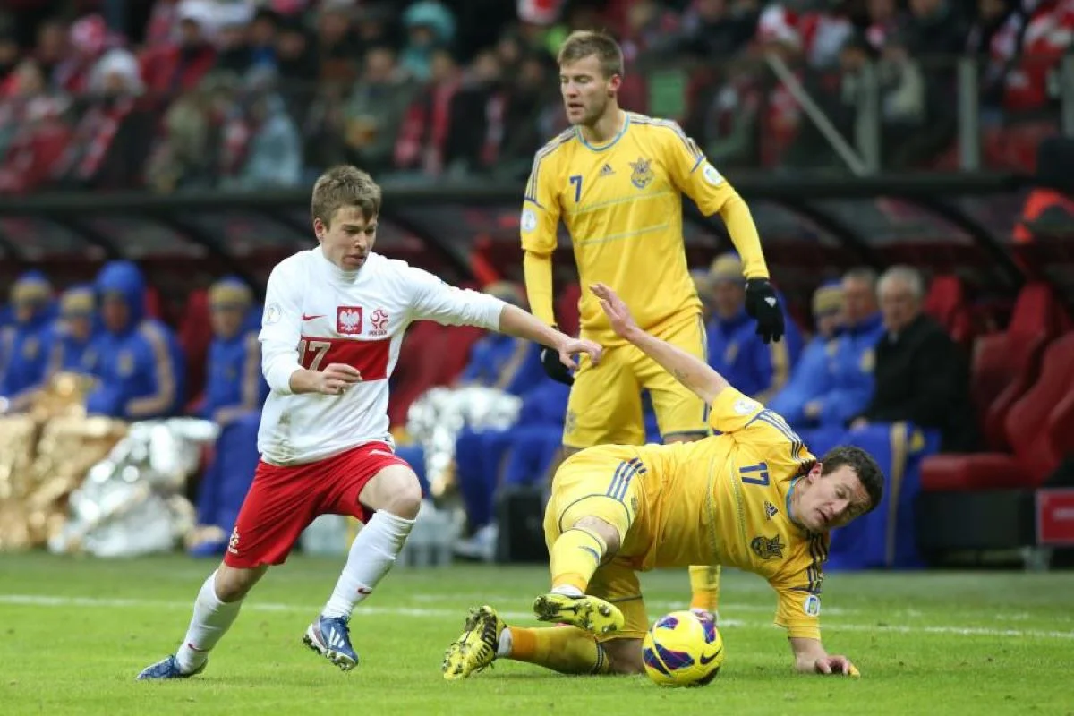 Якуб Косецкі (ліворуч) у матчі Польща – Україна / фото Newspix