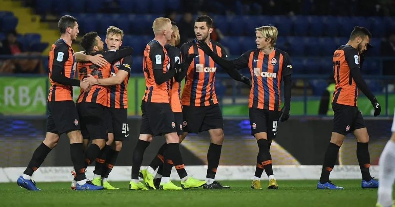 Михаил Мудрик (второй справа) вскоре будет блистать за Шахтер?