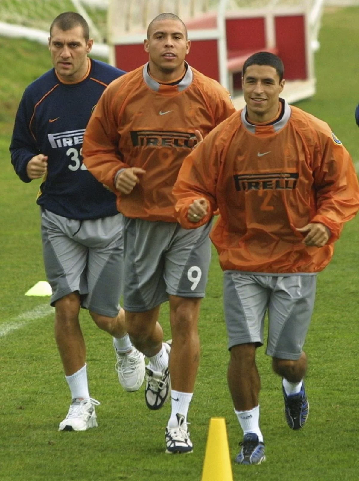 Іван Кордоба (праворуч) разом з Вієрі та Роналдо