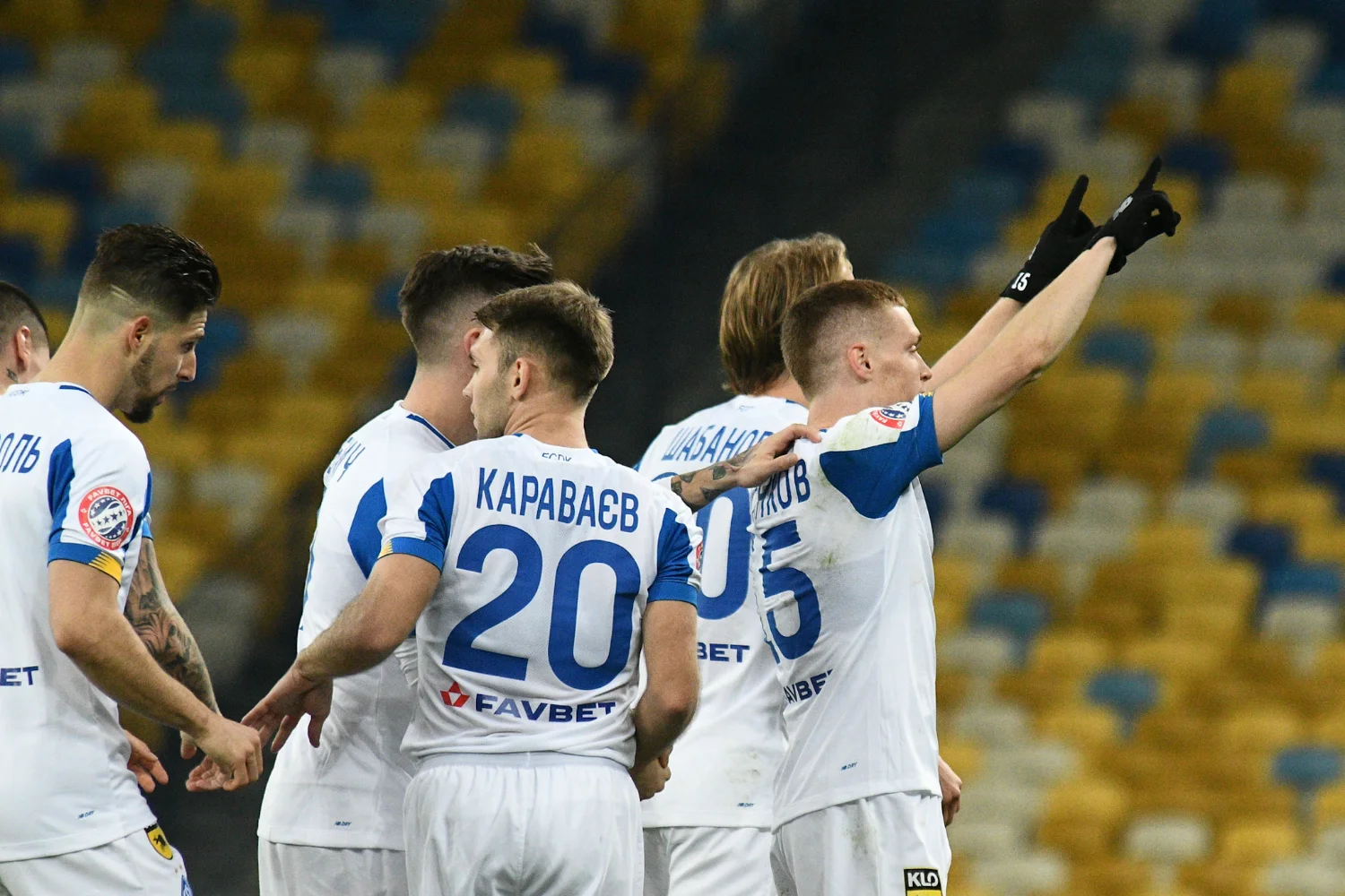 Віктор Циганков (праворуч) не став міняти Динамо на Арсенал