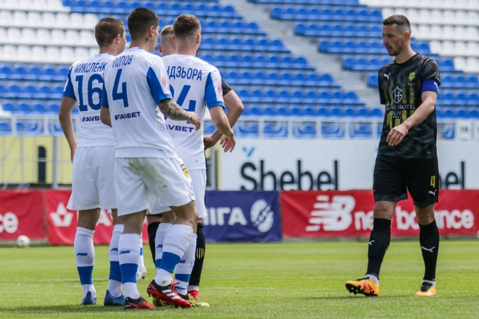 Дуць проти Динамо / фото ФК Рух