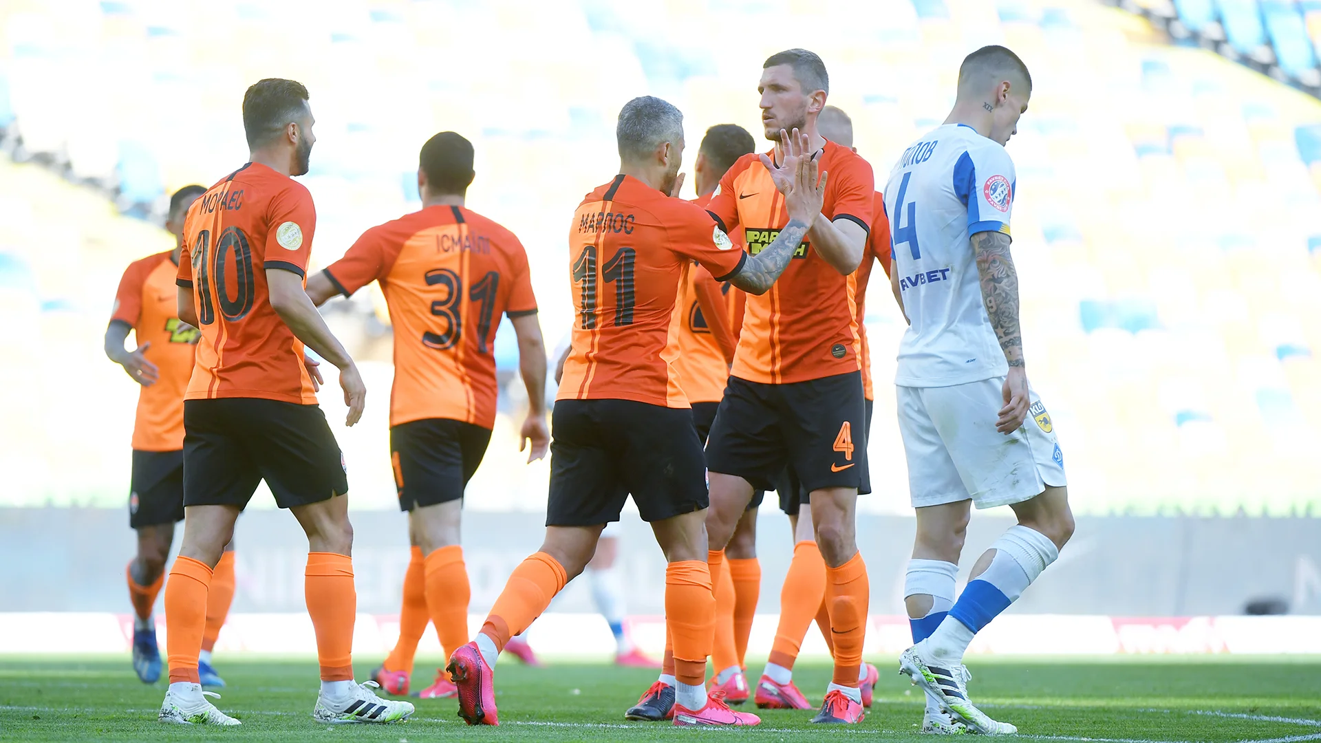 Марлос оформил дубль в ворота Бущана / фото ФК Шахтер