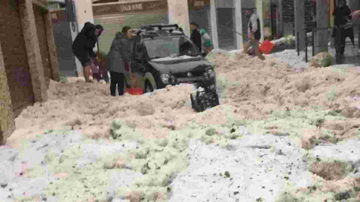 "Что не так с погодой в этом году": жена Малиновского поделилась шокирующими фото последствий непогоды в Бергамо