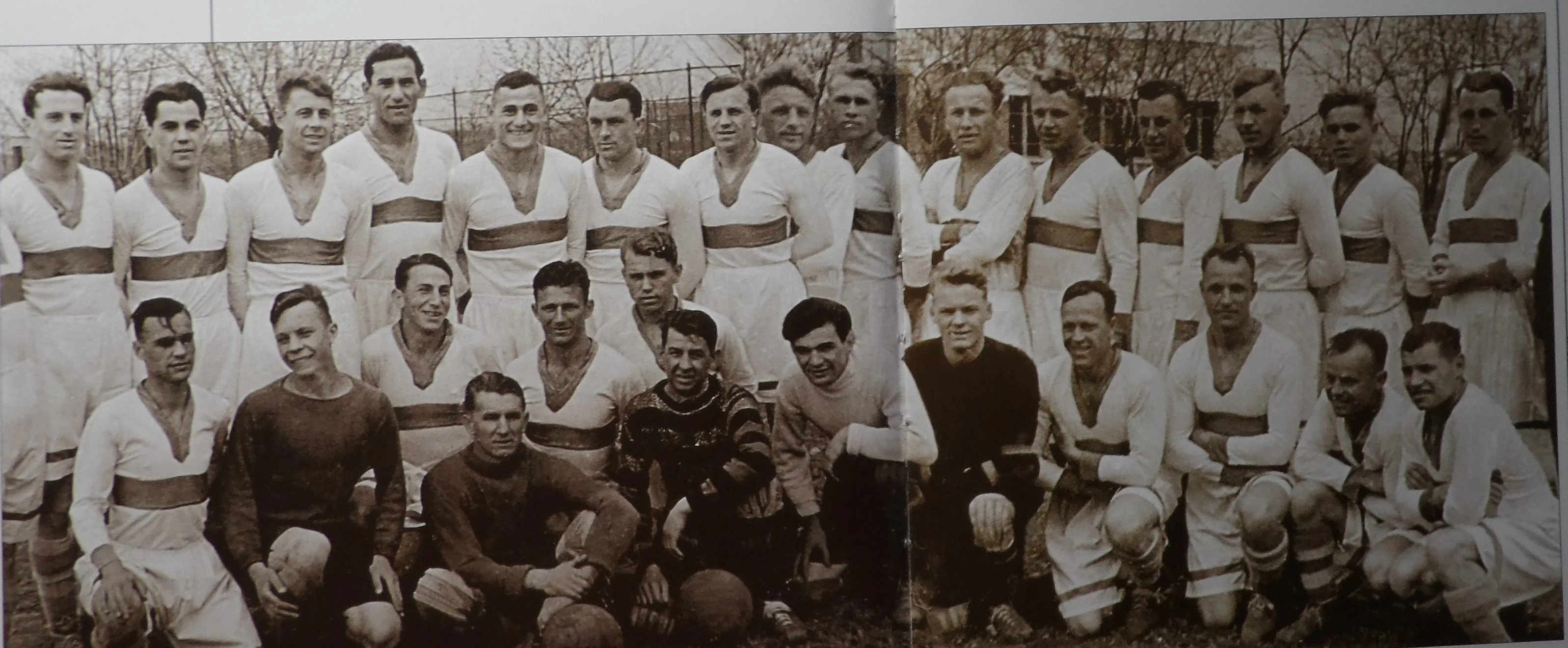 Динамо Киев в начале 1940-х годов / фото с журнала киевского клуба