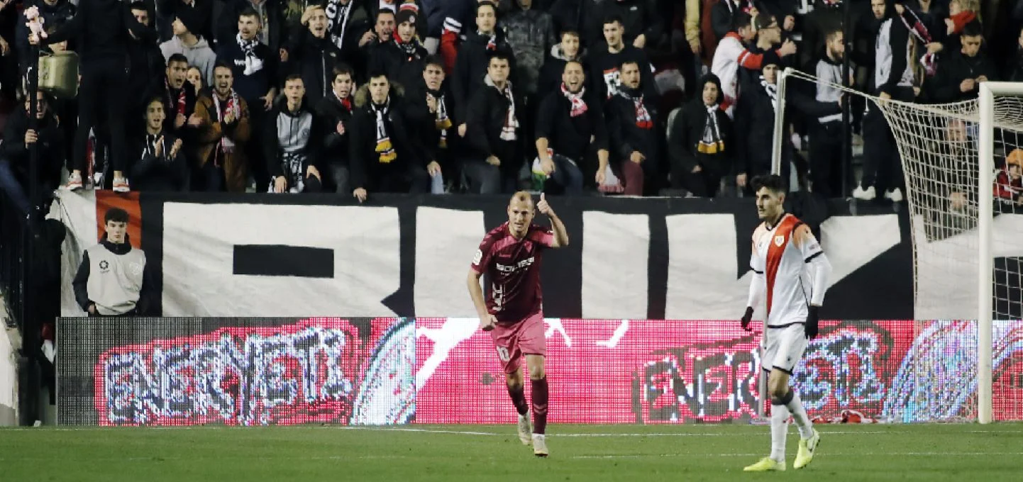 Роман Зозуля в матчі Райо Вальєкано – Альбасете, який дограють 10 червня 2020 року / фото Marca