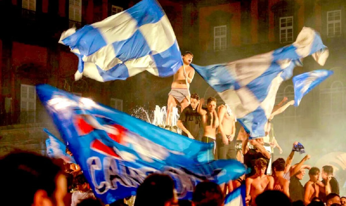 Неаполь сходит с ума / Everything Napoli