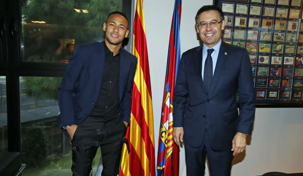Неймар з президентом Барселони / ФК Барселона