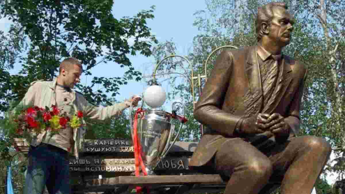 Шевченко признался, почему привез кубок Лиги чемпионов к памятнику Лобановскому