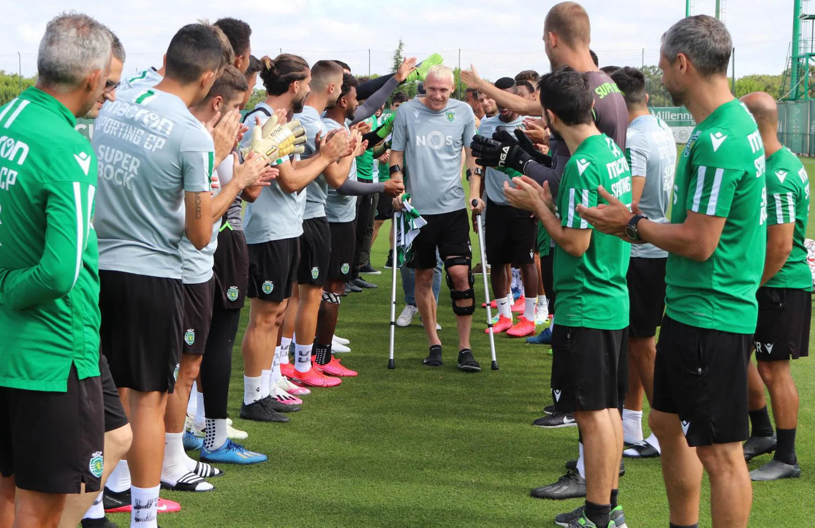 Жеремі Матье (в центр) / ФК Спортінг