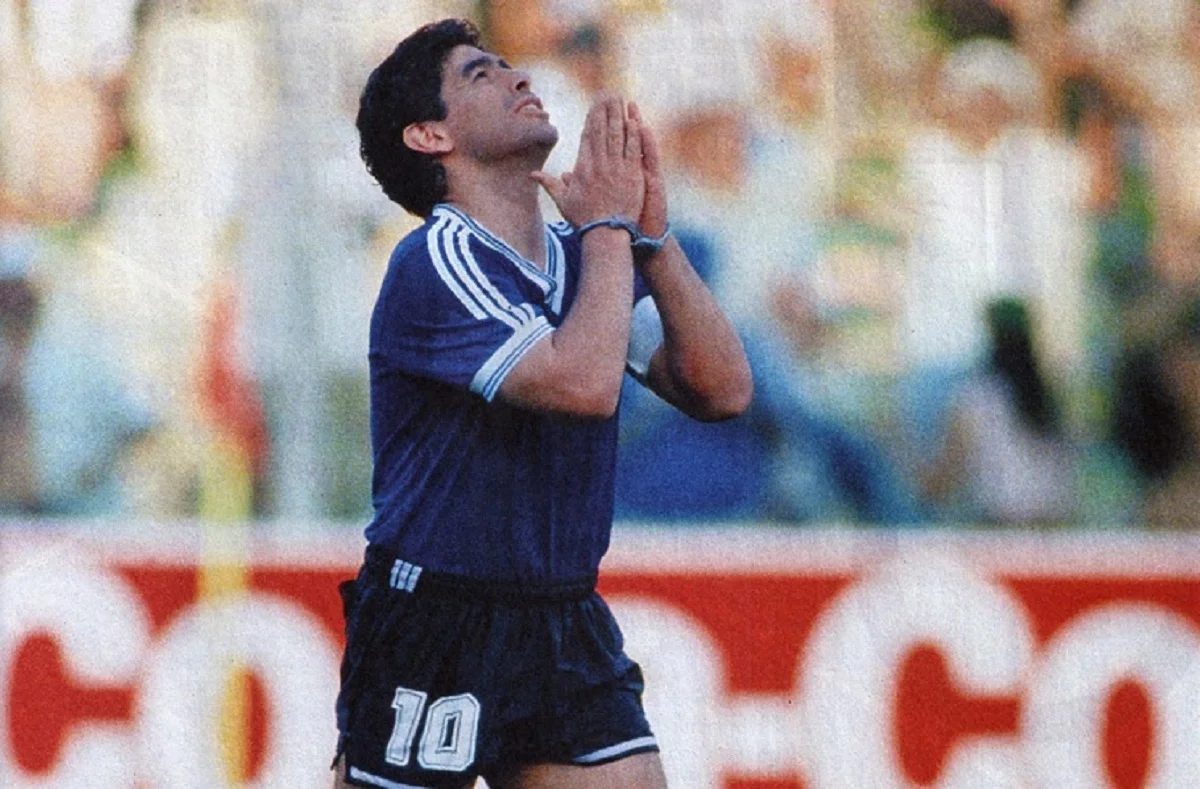 Дієго Марадона не реалізував пенальті, але вимолив півфінал / Мundoalbiceleste
