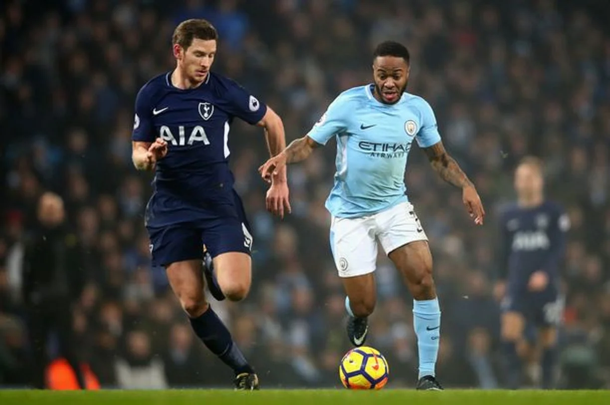 Вертонген против Стерлинга / Getty Images