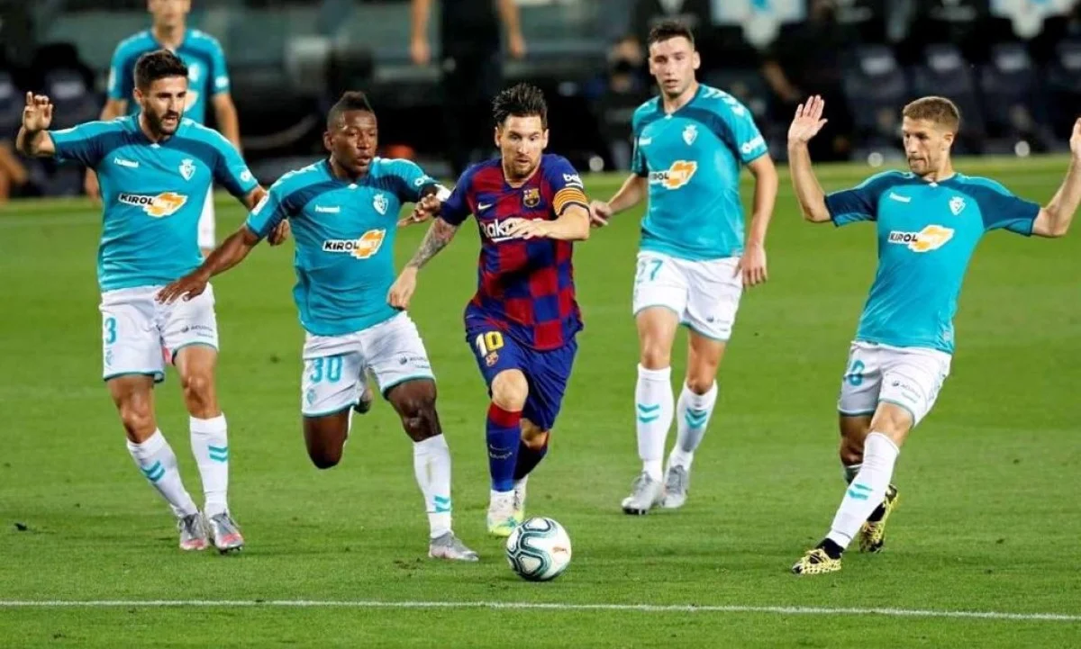 Мессі в оточенні суперника / фото ФК Осасуна