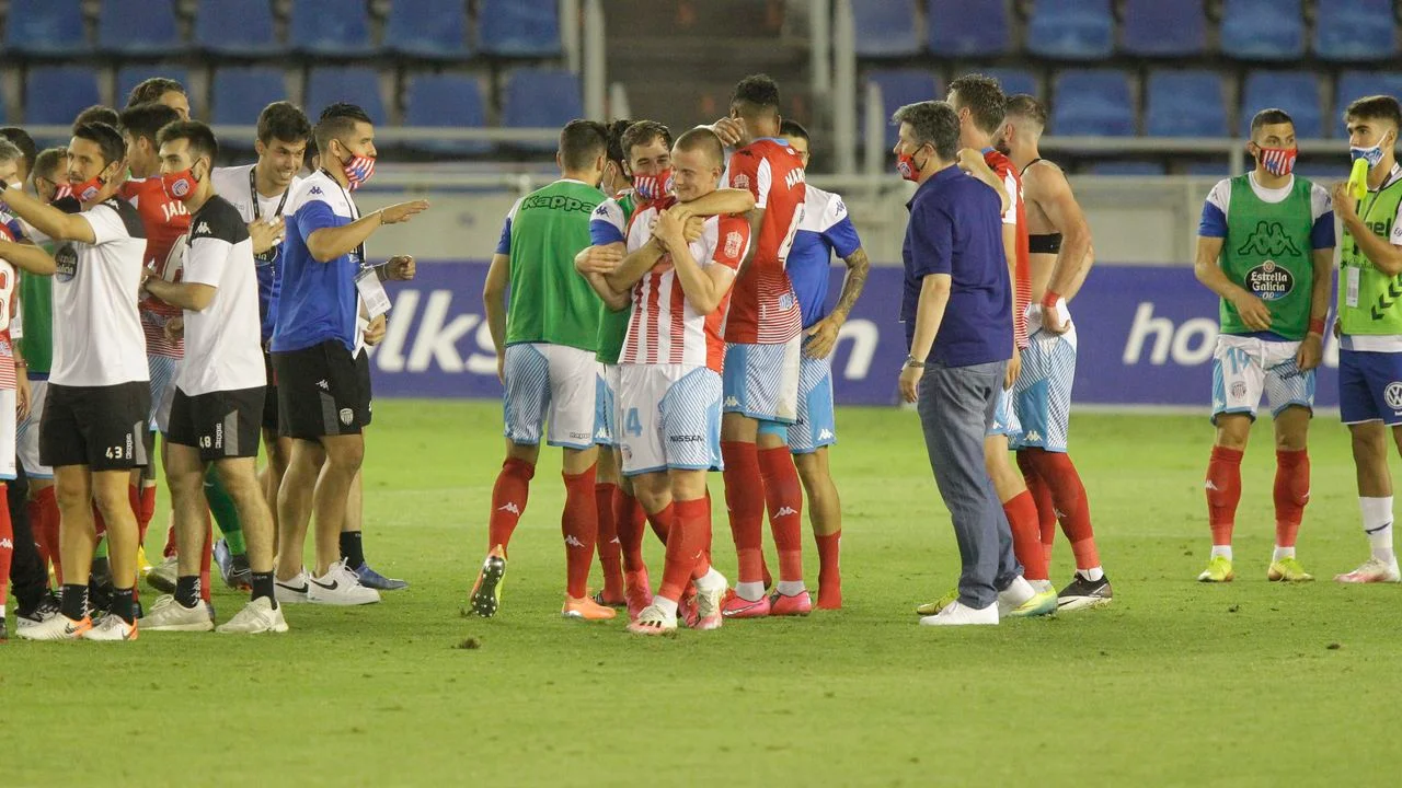 Василь Кравець (по центру, №14) / lavozdegalicia.es