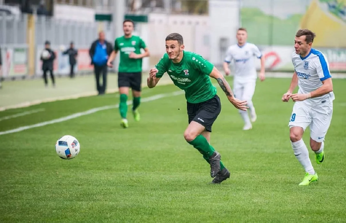 Кузин в форме "пивоваров" (слева) / фото из соцсетей