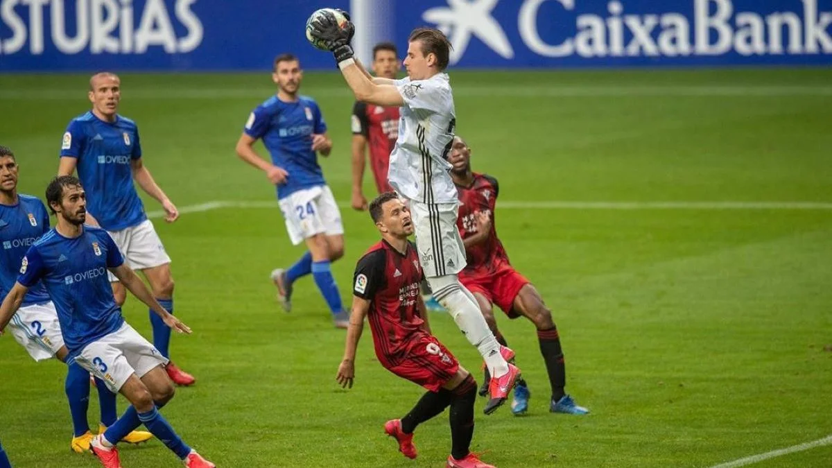 Эльче – Овьедо: онлайн-трансляция последнего матча Лунина в аренде