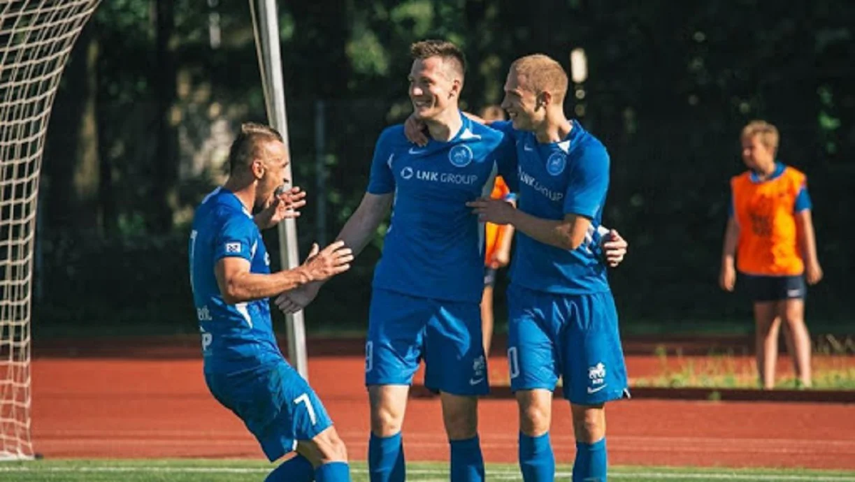 Виталийс Ягодинскис (в центре) / Сайт РФШ