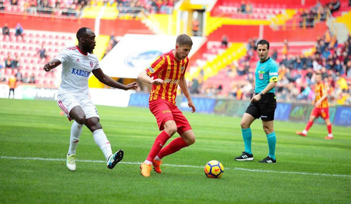 Артем Кравець у складі Кайсеріспора / офіційний сайт клубу