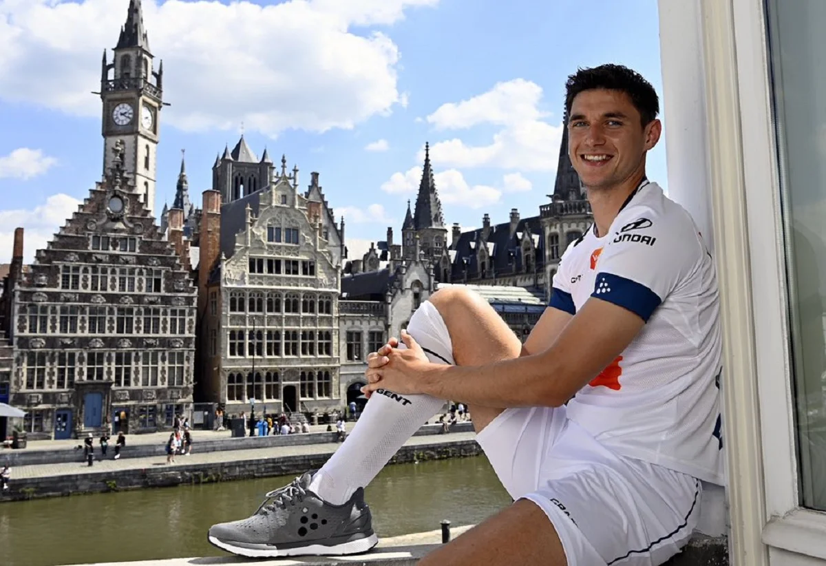 Роман Яремчук на презентации новой формы / Твиттер ФК Гент