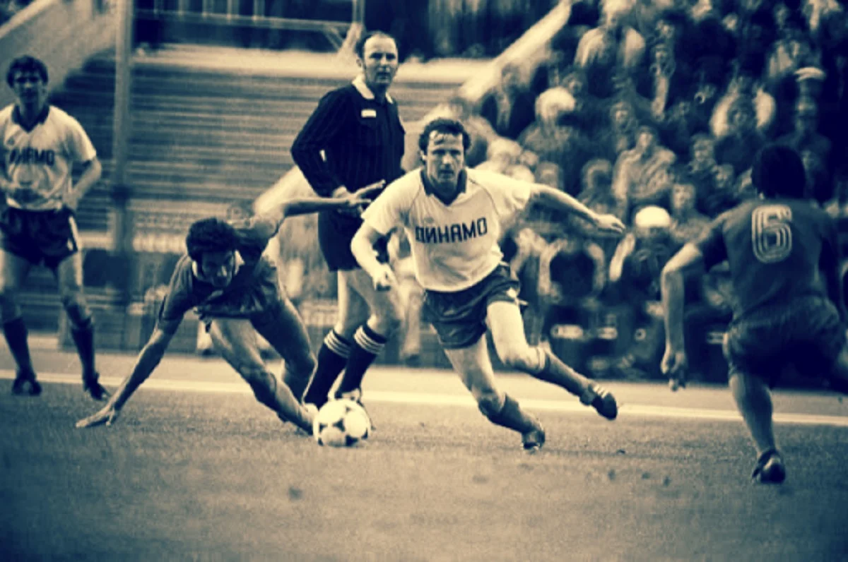 З м'ячем Юрій Пудишев / Фото І. Уткін