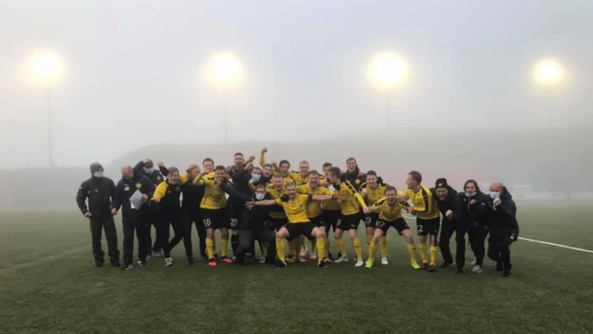 Гравці Рунавіка святкують вихід до наступного раунду / фото ФК Рунавіка