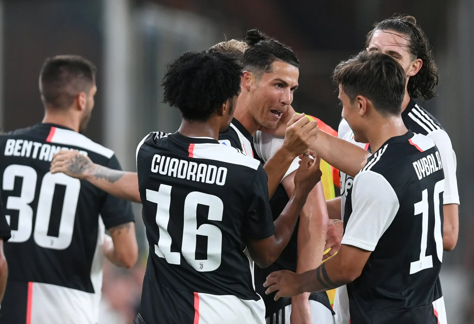 Ювентус презентував несподіваний комплект форми на новий сезон