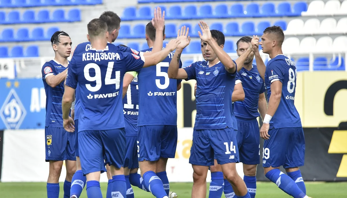 Игроки Динамо празднуют победу / Фото из открытых источников