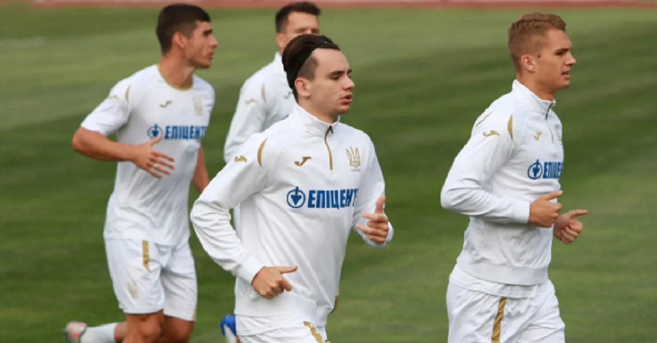 Николай Шапаренко (в центре) / УАФ