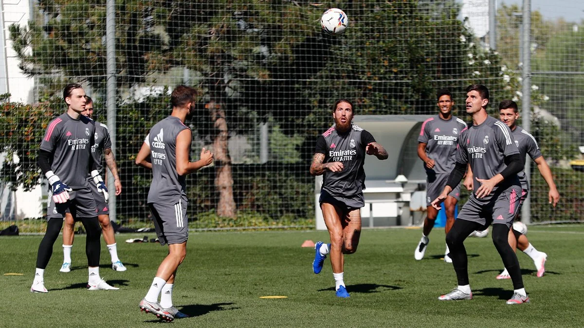 Андрей Лунин (слева) / Твиттер ФК Реал Мадрид