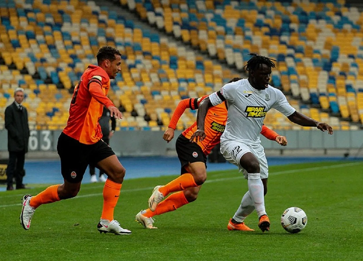 Беніто в оточенні гравців Шахтаря / Сайт Олімпіка