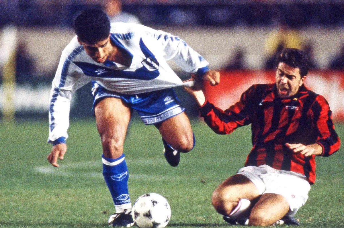 Омар Асад (ліворуч) проти Алессандро Костакурти в Міжконтинентальному кубку-1994 / Masahide Tomikoshi